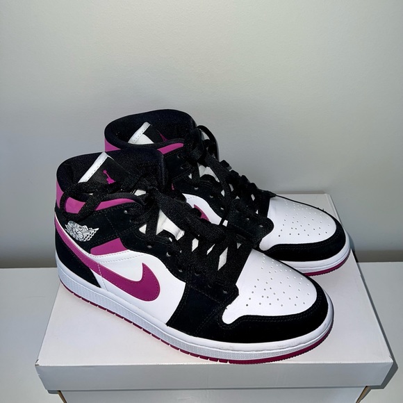 Jordan 1 Cactus Flower, size 8W - Picture 2 of 4